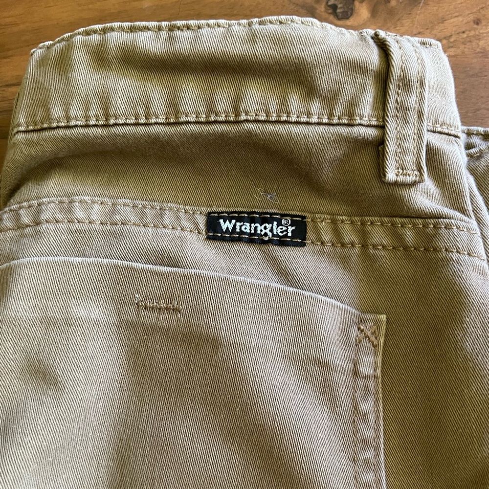 Wrangler straight cut khakis. Size 16R youth